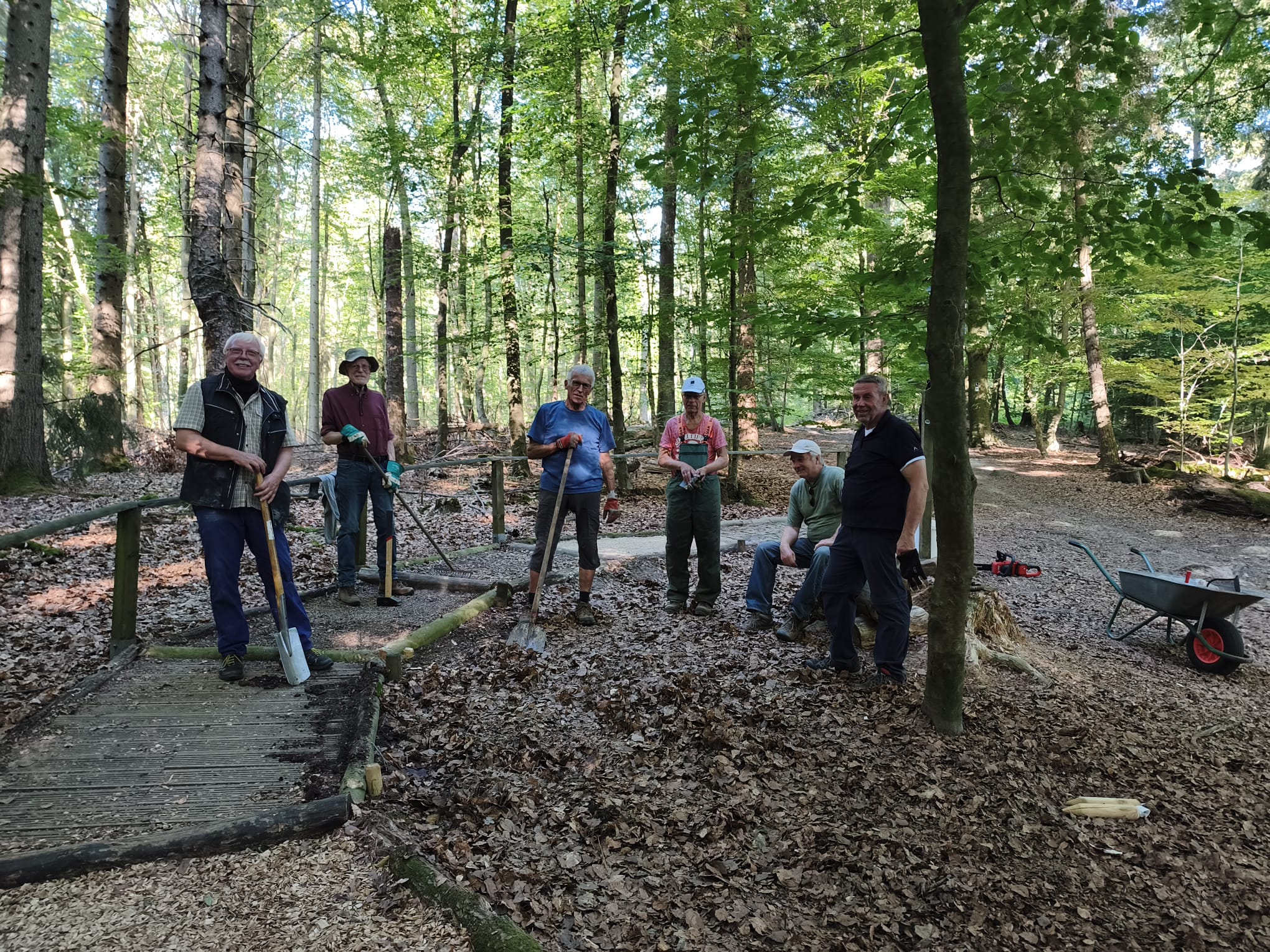 Arbeitseinsatz am Erlebnispfad – wenn die Waldkinder den Auftrag geben